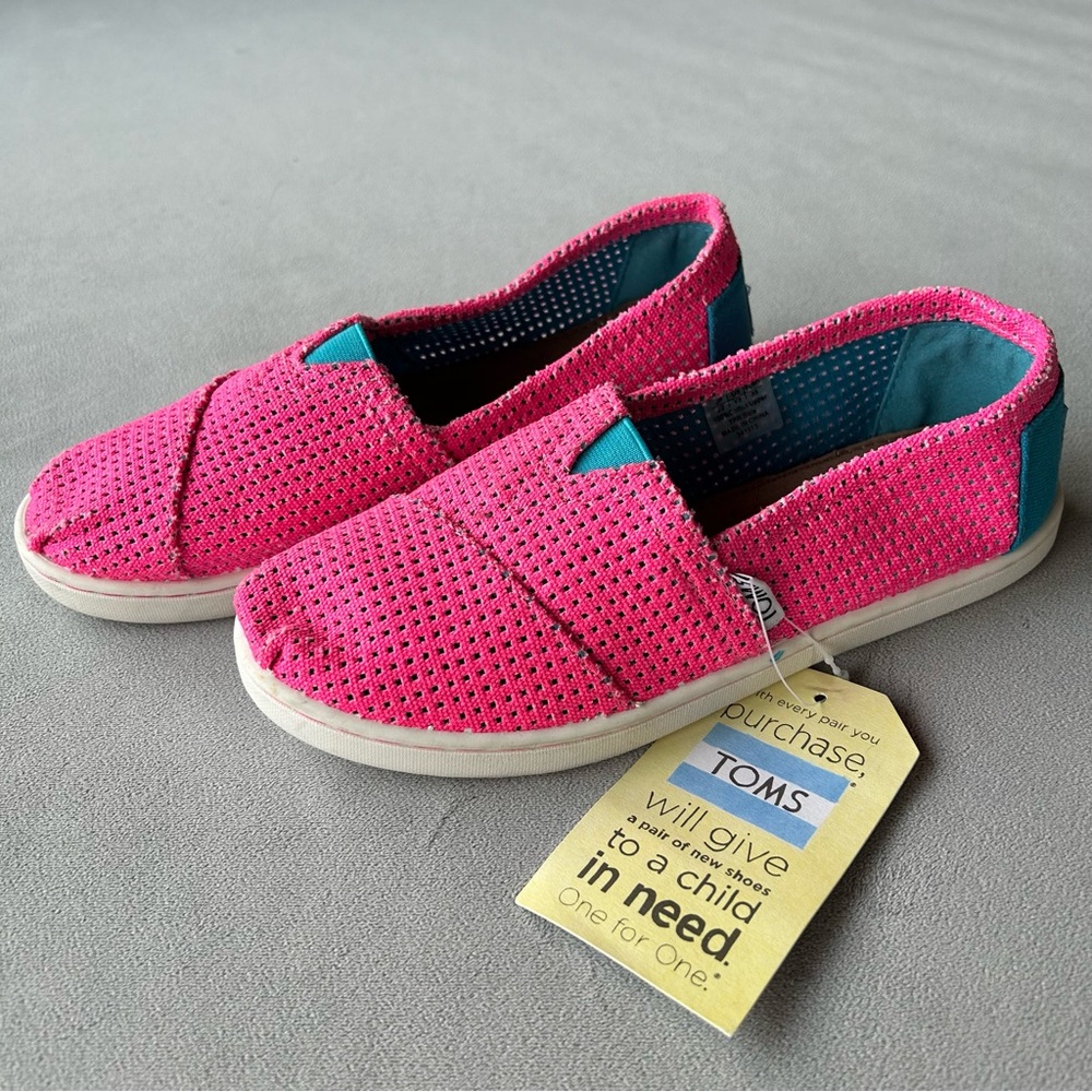 Toms ~ Two Tone Freetown Classic ~ Youth Size 3.5 ~ Brand New!